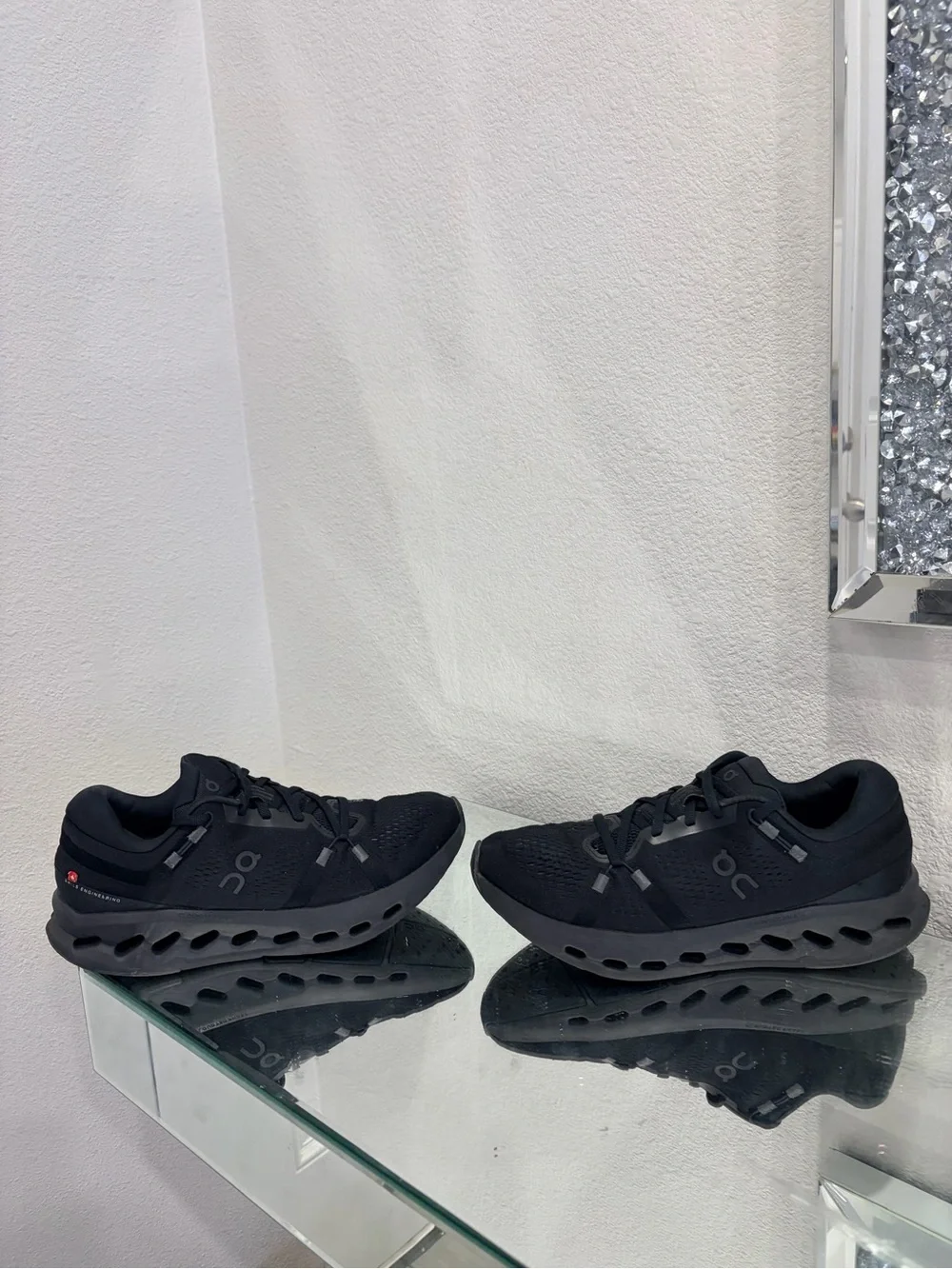 On Running Men's Athletic Shoes - Black size 8 mens